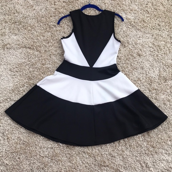 Black and White color block dress - Picture 2 of 2